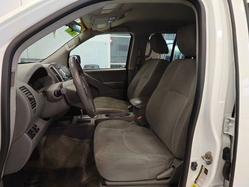 Used 2017 Nissan Frontier SV image 11