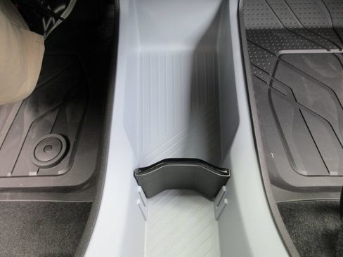 New 2027 Chevrolet Bolt LT FWD image 29