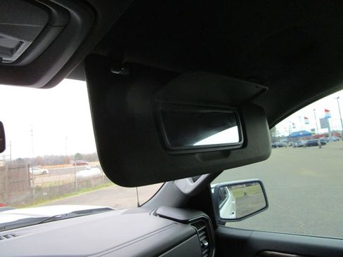 Used 2024 GMC Sierra 1500 SLE w/ X31 Off-Road Package image 46