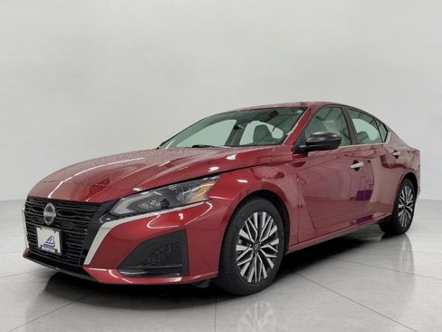 Used 2025 Nissan Altima 2.5 SV FWD image 41