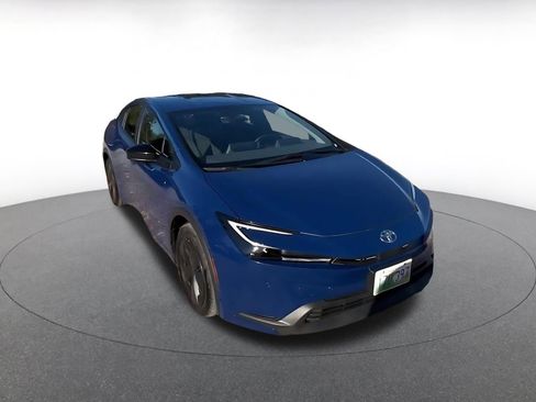 Used 2025 Toyota Prius LE image 2