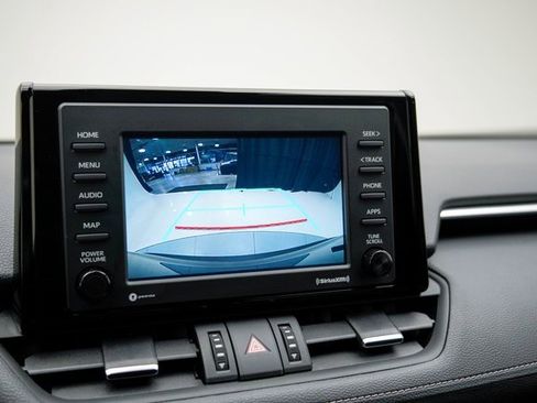 Used 2021 Toyota RAV4 XLE Premium image 21