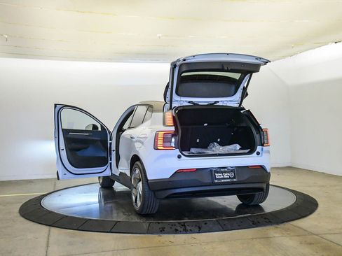 New 2026 Volvo EX30 Plus w/ Climate Package RWD image 25