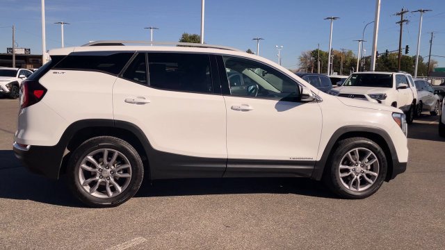 Used 2024 GMC Terrain SLT AWD/4WD image 2