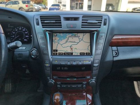Used 2007 Lexus LS 460 w/ Comfort Pkg RWD image 23