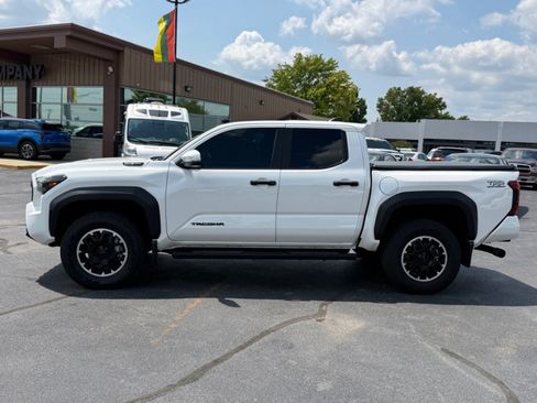 Used 2026 Toyota Tacoma TRD Off-Road w/ TRD Off Road Upgrade Package AWD/4WD image 5