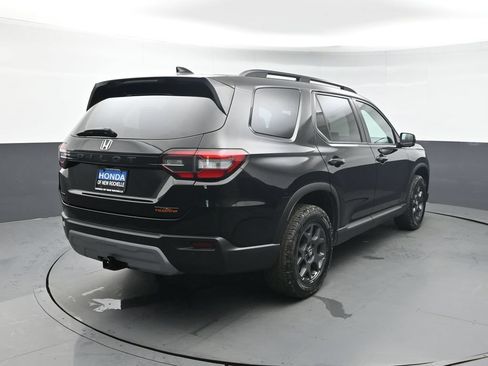 Certified 2023 Honda Pilot TrailSport image 6
