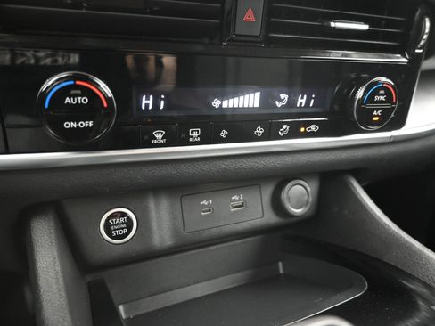 Used 2022 Nissan Rogue SV image 22