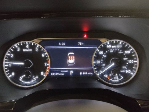 Used 2022 Nissan Pathfinder SL FWD image 23
