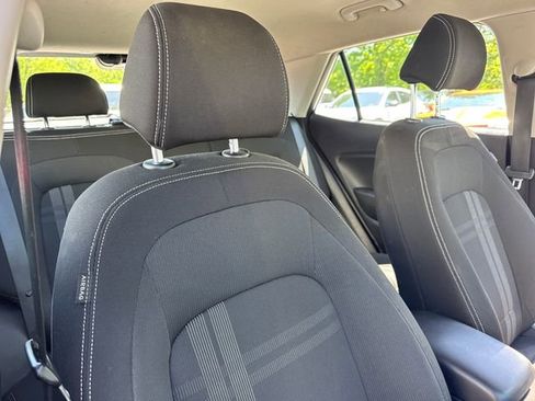 Used 2020 Hyundai Venue SEL FWD image 24