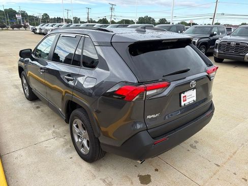 Used 2025 Toyota RAV4 LE AWD/4WD image 8