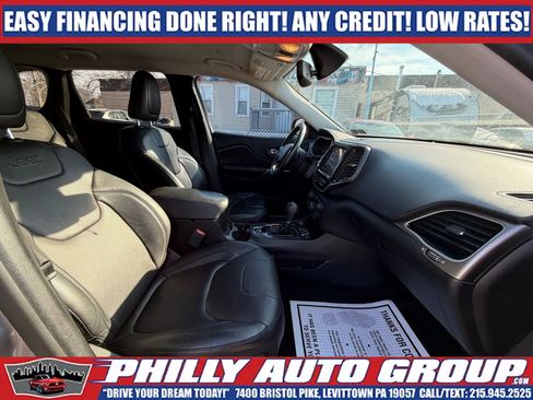 Used 2019 Jeep Cherokee Limited image 16