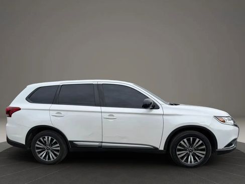 Used 2020 Mitsubishi Outlander ES FWD image 4