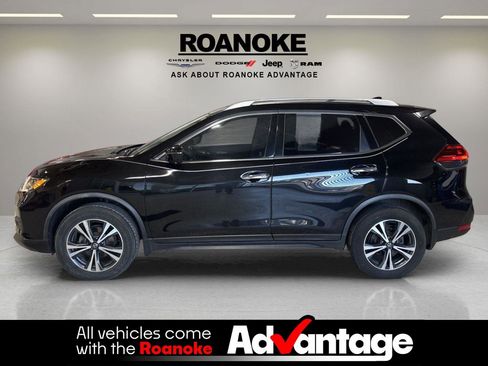 Used 2020 Nissan Rogue SV w/ Premium Package image 2
