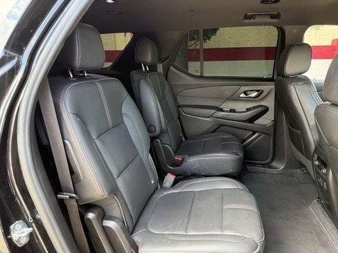 Used 2022 Chevrolet Traverse RS FWD image 31