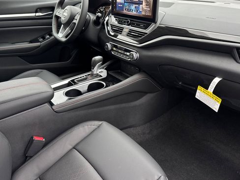 New 2025 Nissan Altima 2.5 SR w/ SR Premium Package image 12