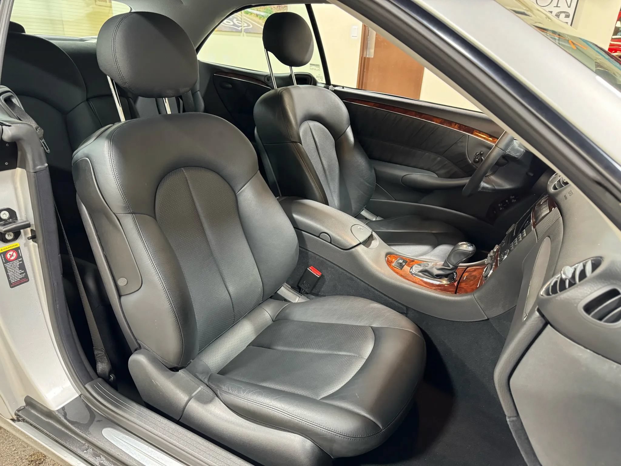 Used 2005 Mercedes-Benz CLK 320 Cabriolet image 48