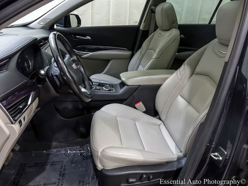Certified 2023 Cadillac XT4 Luxury w/ Cold Weather Package AWD/4WD image 8