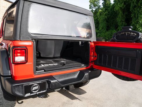 Used 2018 Jeep Wrangler Unlimited Sport AWD/4WD image 9