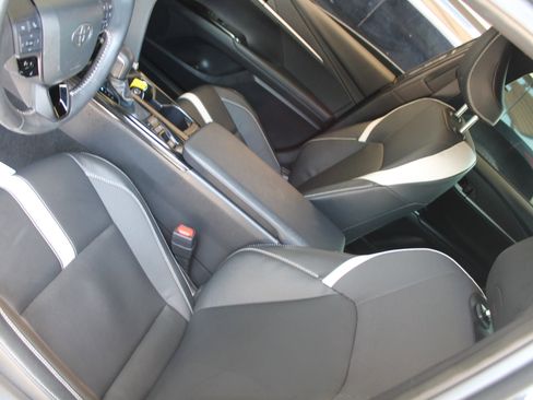 Used 2025 Toyota Camry SE FWD image 15