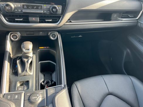 Used 2024 Toyota Grand Highlander XLE image 36