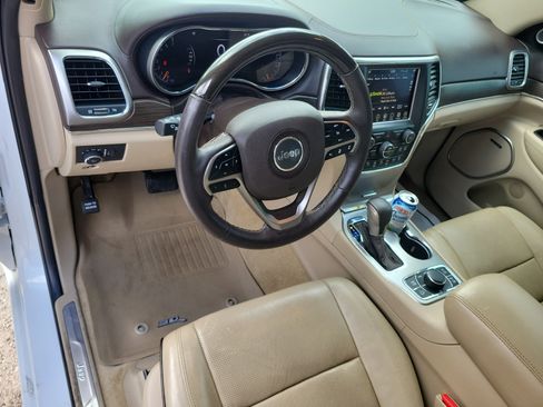 Used 2018 Jeep Grand Cherokee Overland AWD/4WD image 12
