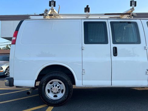 Used 2014 Chevrolet Express 2500 image 40