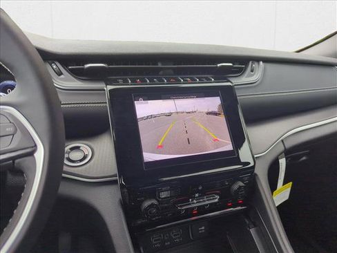 New 2025 Jeep Grand Cherokee Altitude image 15