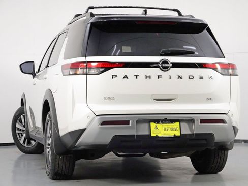 Used 2023 Nissan Pathfinder SL image 5