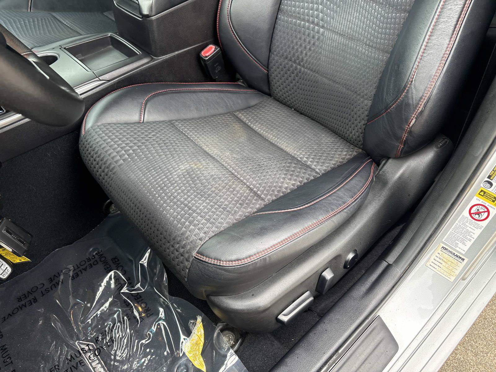 Used 2015 Toyota Camry SE w/ Moonroof Package FWD image 19
