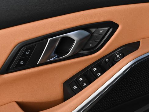 Used 2025 BMW 330i xDrive Sedan w/ Convenience Package image 27