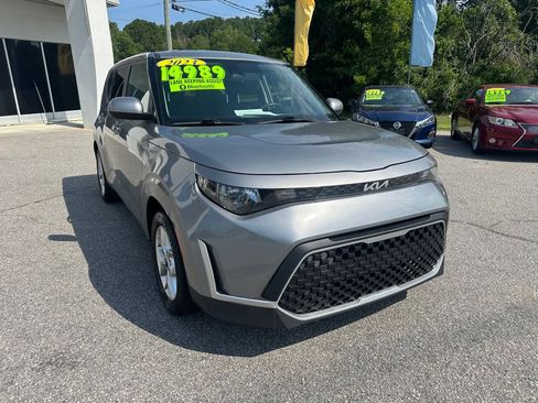 Used 2023 Kia Soul LX w/ Option Group 015 FWD image 7