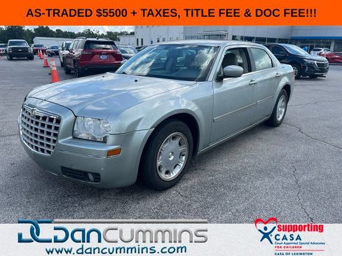 Used 2005 Chrysler 300 Touring RWD image 1