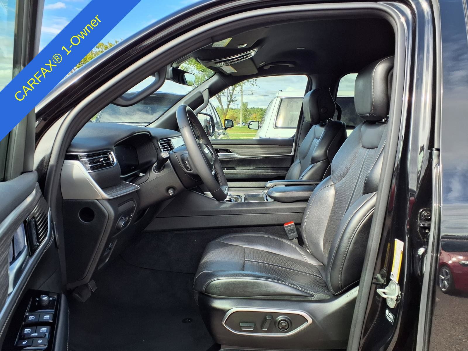Used 2024 Jeep Wagoneer L Series II w/ Flexible Seating Group RWD image 19