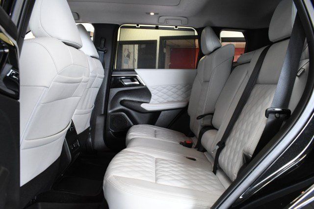 Used 2025 Mitsubishi Outlander SEL AWD/4WD image 23