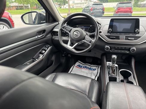 Used 2024 Nissan Altima 2.5 SR FWD image 12