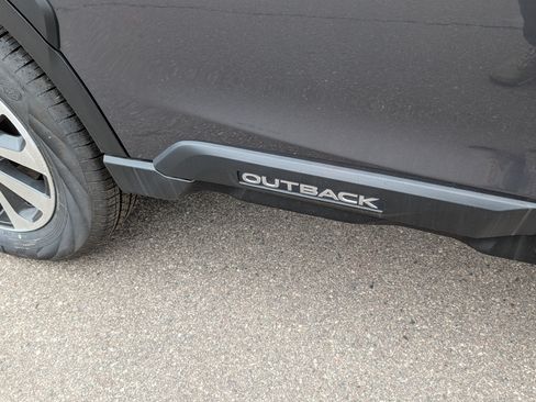 Used 2024 Subaru Outback Premium AWD/4WD image 3