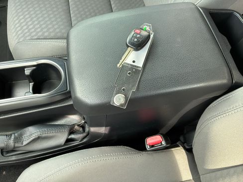 Used 2022 Toyota Tacoma SR AWD/4WD image 35
