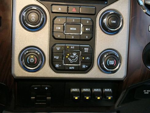 Used 2016 Ford F250 Lariat w/ Lariat Ultimate Package AWD/4WD image 25