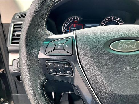 Used 2017 Ford Explorer Platinum image 11