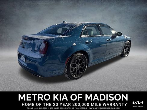 Used 2022 Chrysler 300 Touring L w/ Comfort Group image 6