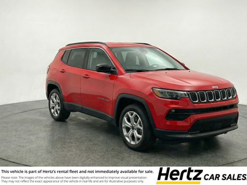 Used 2025 Jeep Compass Latitude image 1