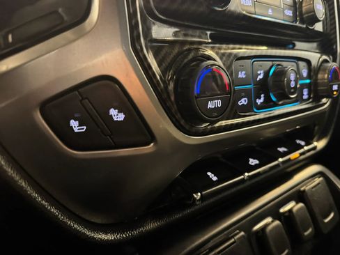 Used 2017 Chevrolet Silverado 1500 LT w/ Midnight Edition image 19