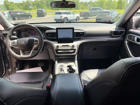 Used 2023 Ford Explorer XLT AWD/4WD image 26