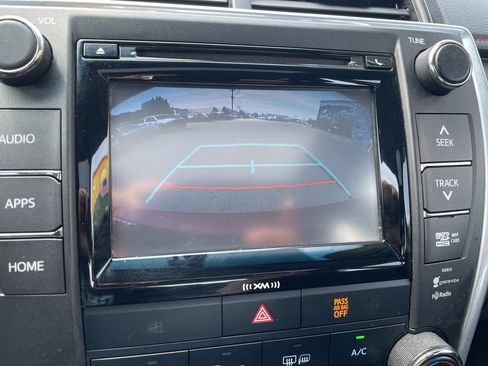 Used 2017 Toyota Camry SE w/ Moonroof Package FWD image 20