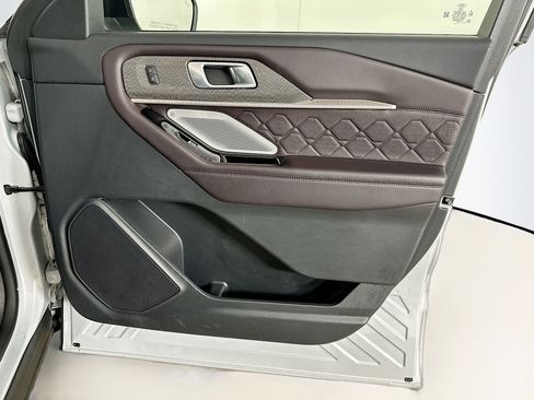 Used 2025 Ford Explorer Platinum w/ LUX Leather Package AWD/4WD image 35