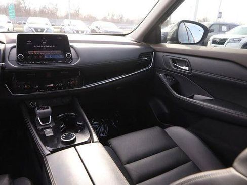 Used 2023 Nissan Rogue SL image 25