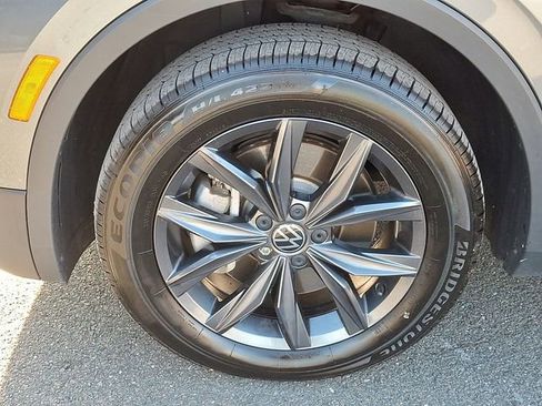 Certified 2023 Volkswagen Tiguan SE image 28