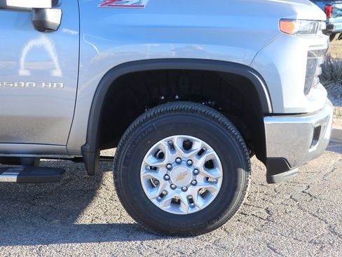 New 2026 Chevrolet Silverado 3500 LT image 9