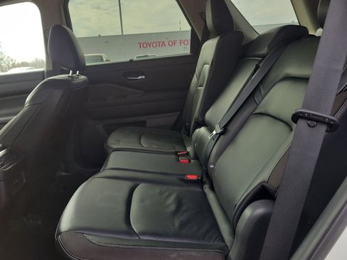 Used 2023 Nissan Pathfinder SL image 9